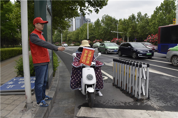 开展文明交通活动   助力文明城市建设——华体会体育-华体会（中国）
积极开展“文明交通”志愿服务活动